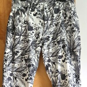 NWOT DOLCEZZA BLACK. WHITE, GREY PANTS